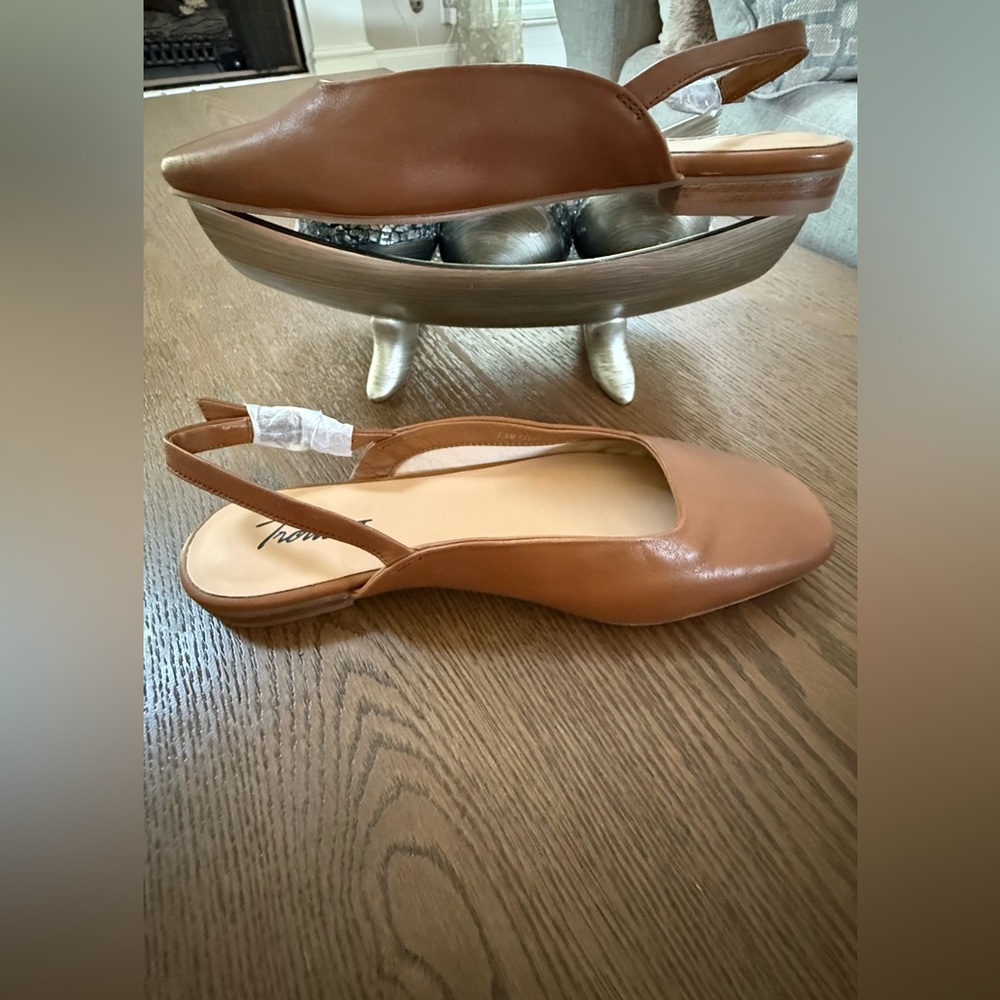 NWOT - Trotters Tan Slingback Loafers - Picture 3 of 5